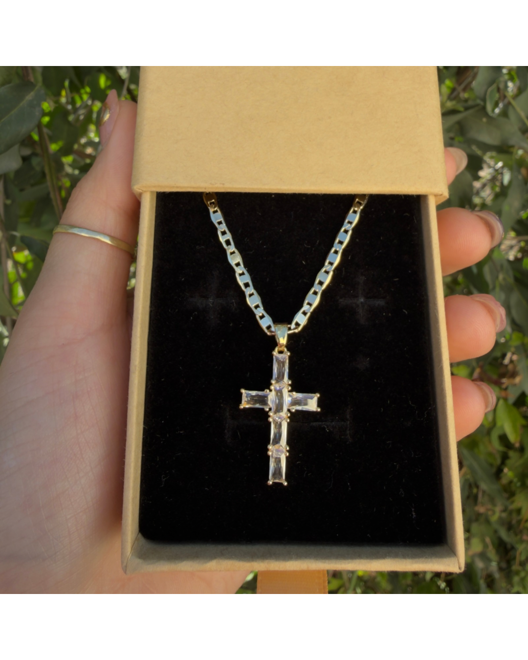 Cadena con dije de cruz ✨