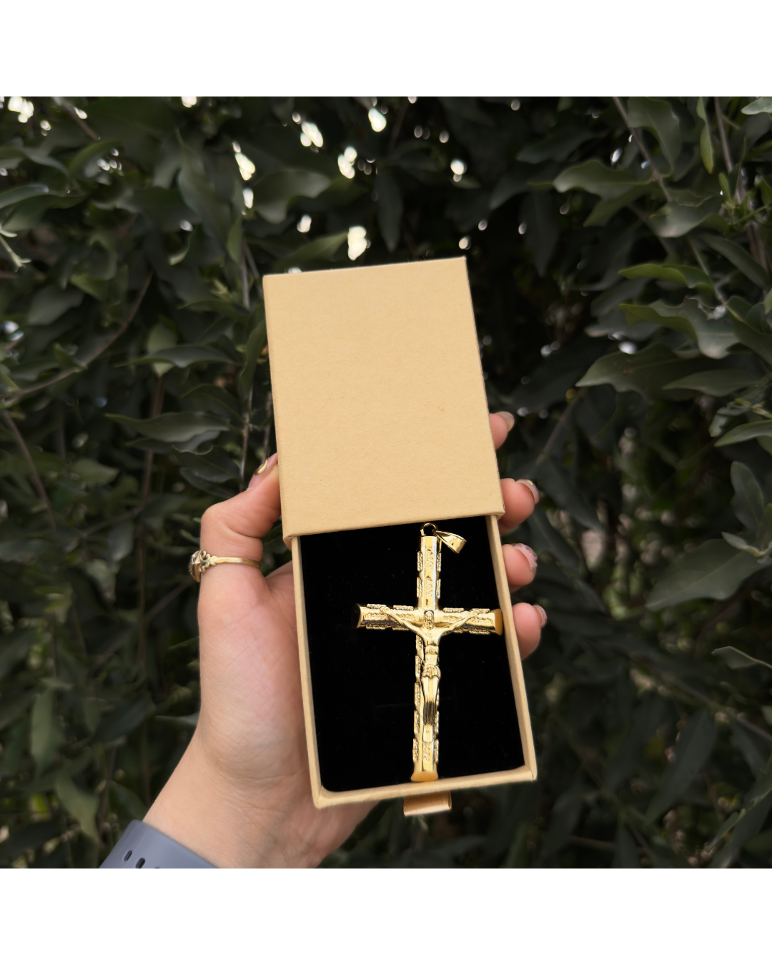 Dije Cristo dorado liso✨
