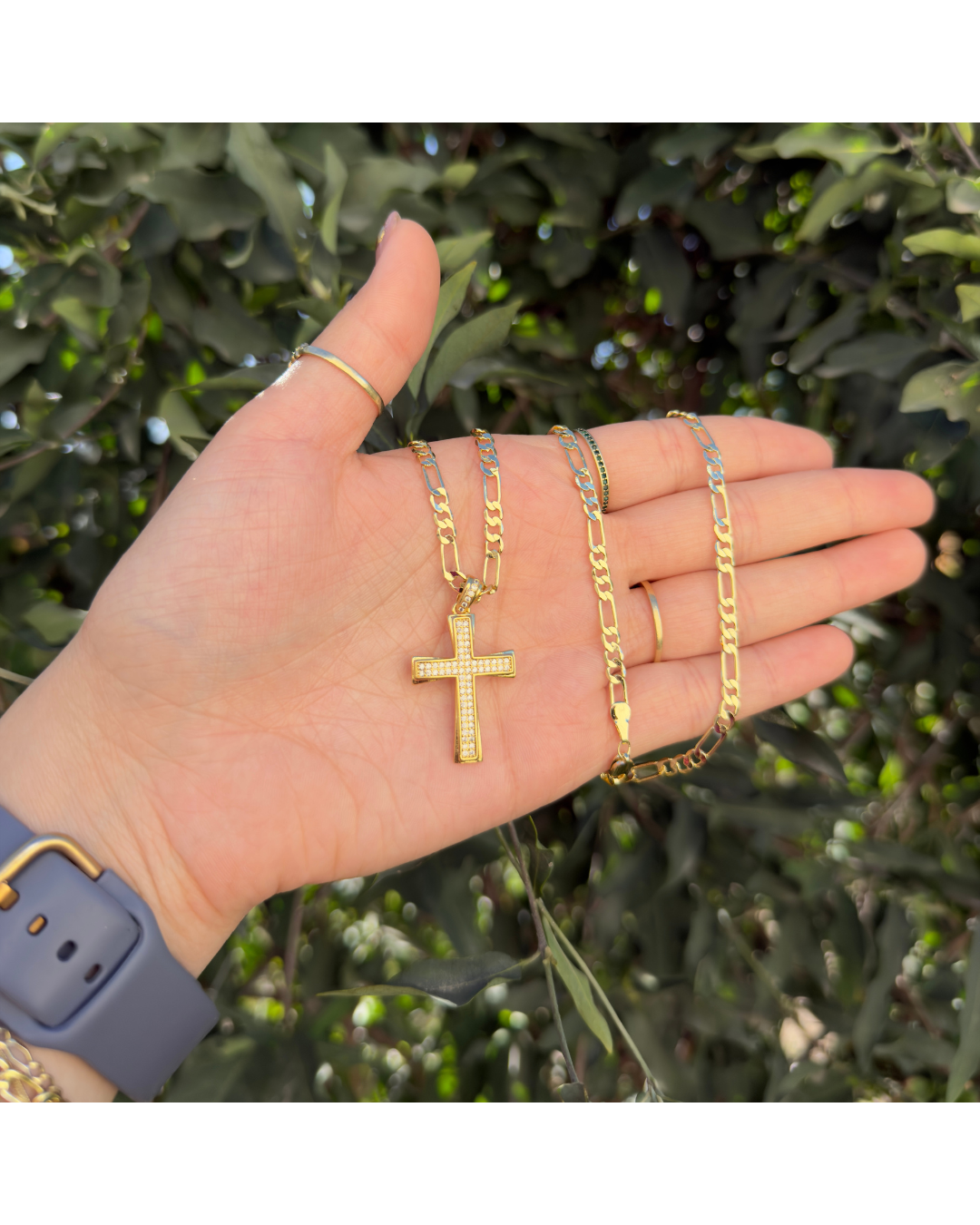 Cadena con dije de cruz✨🔥