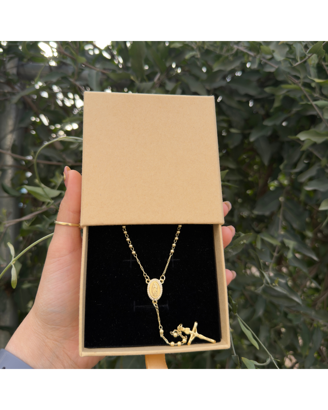Rosario oro laminado para dama ✨
