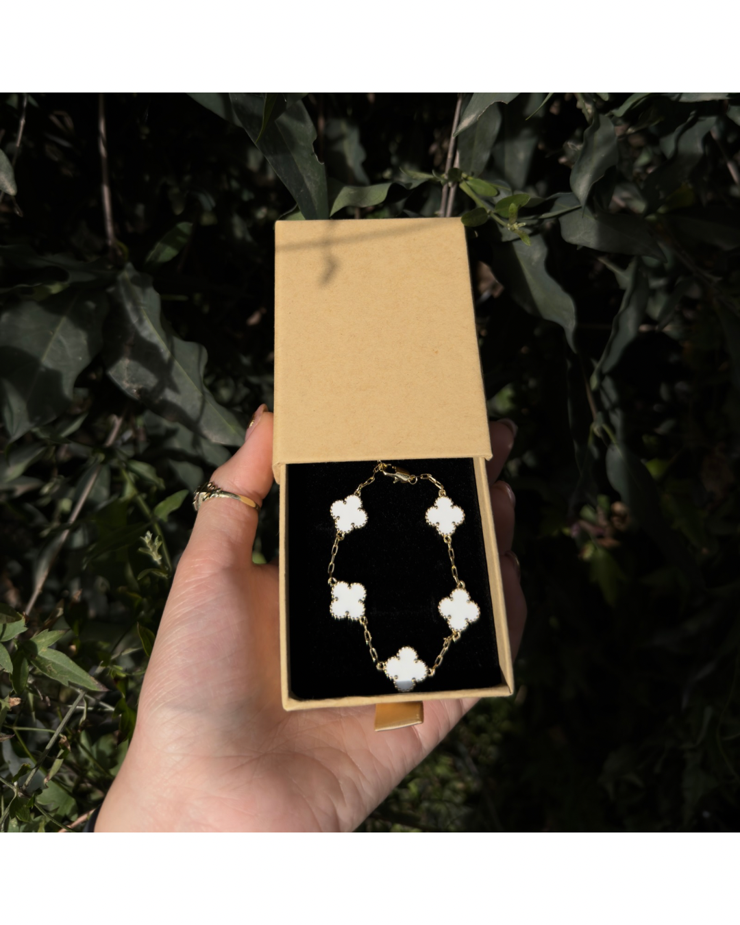 Pulsera Van Cleef blanca ✨