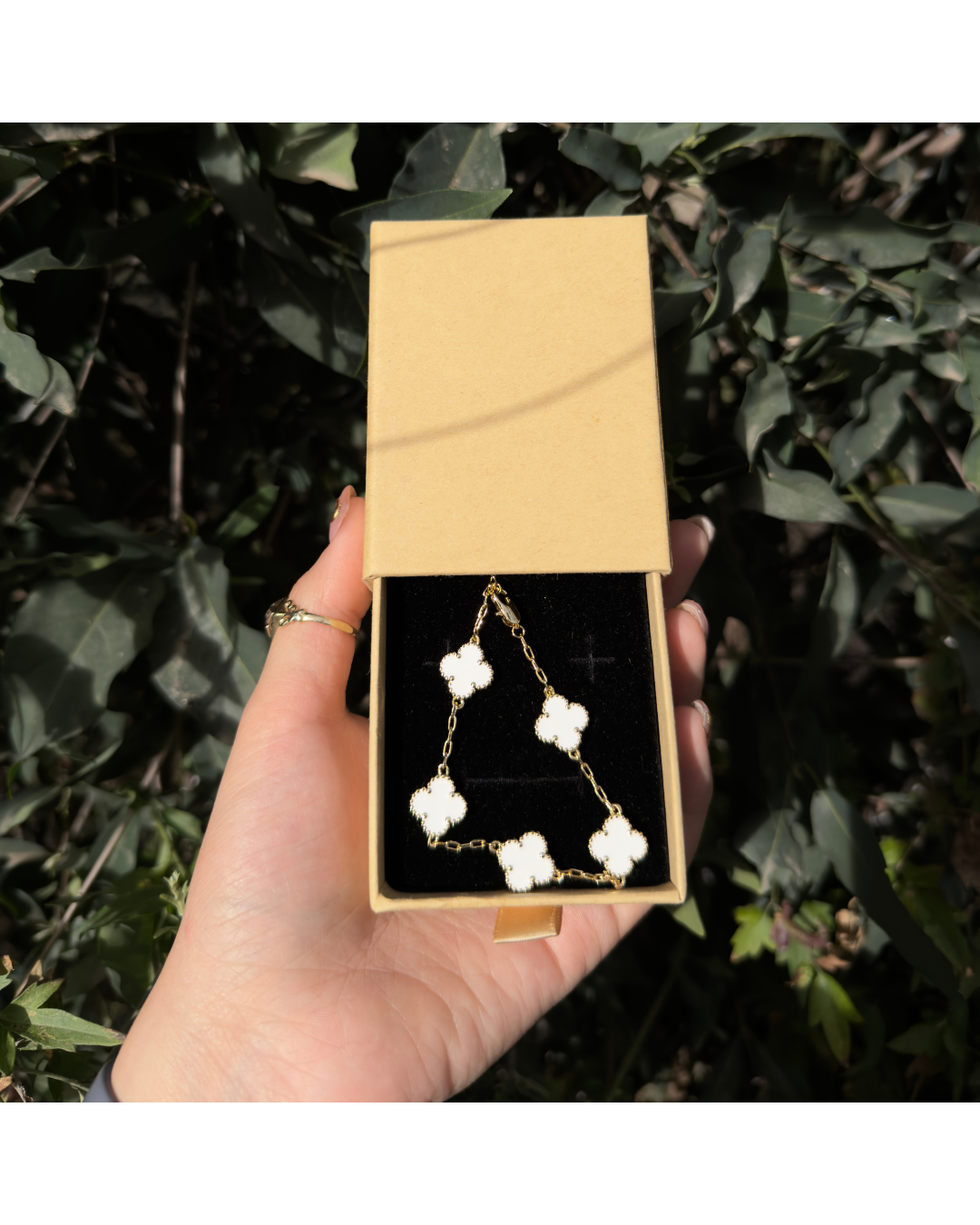 Pulsera Van Cleef blanca ✨