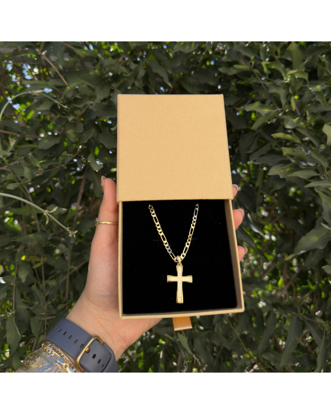 Cadena con dije de cruz✨🔥