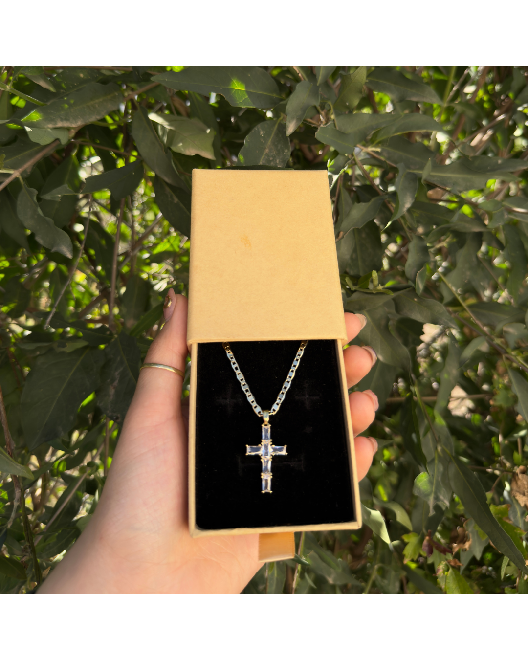 Cadena con dije de cruz ✨
