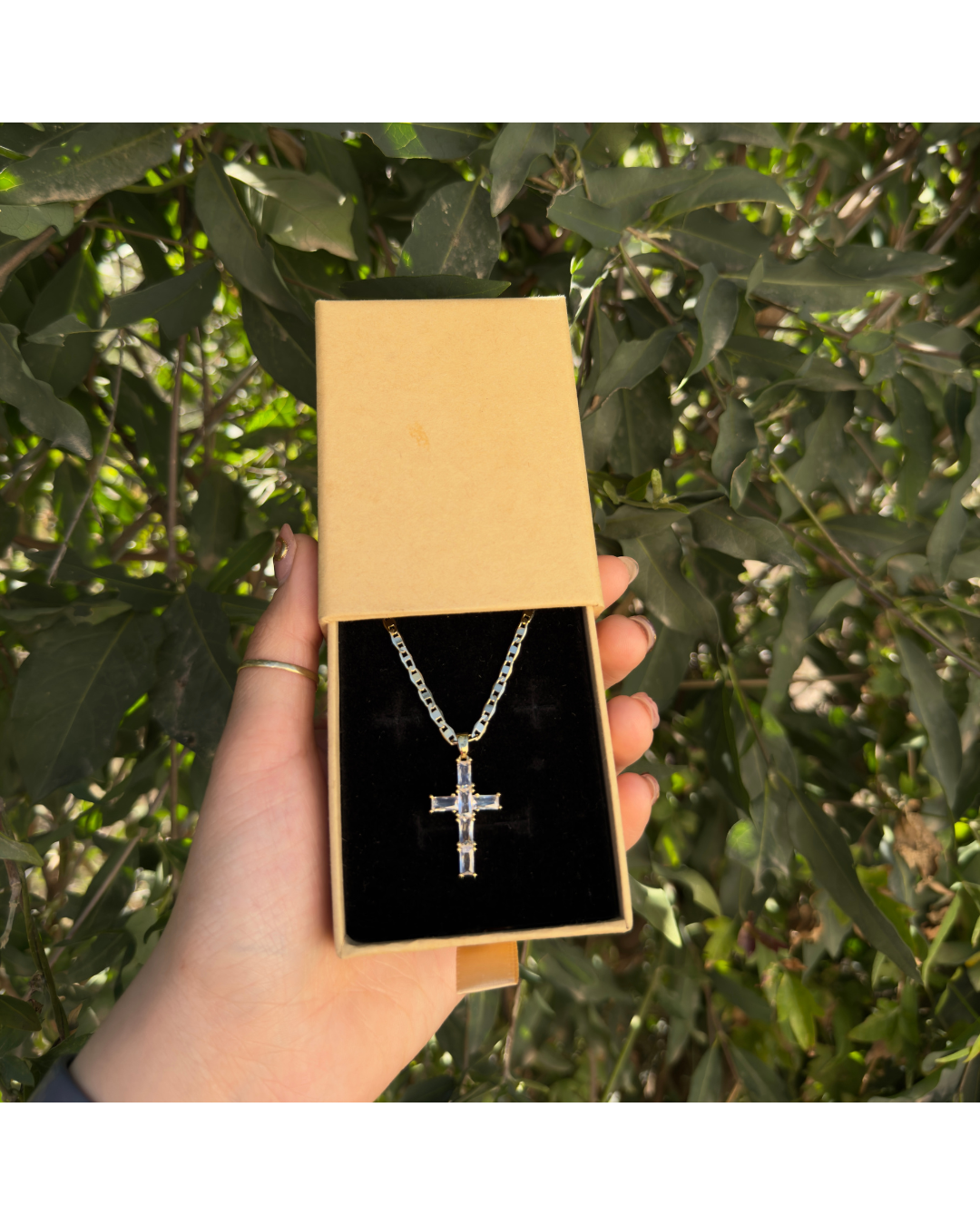 Cadena con dije de cruz ✨