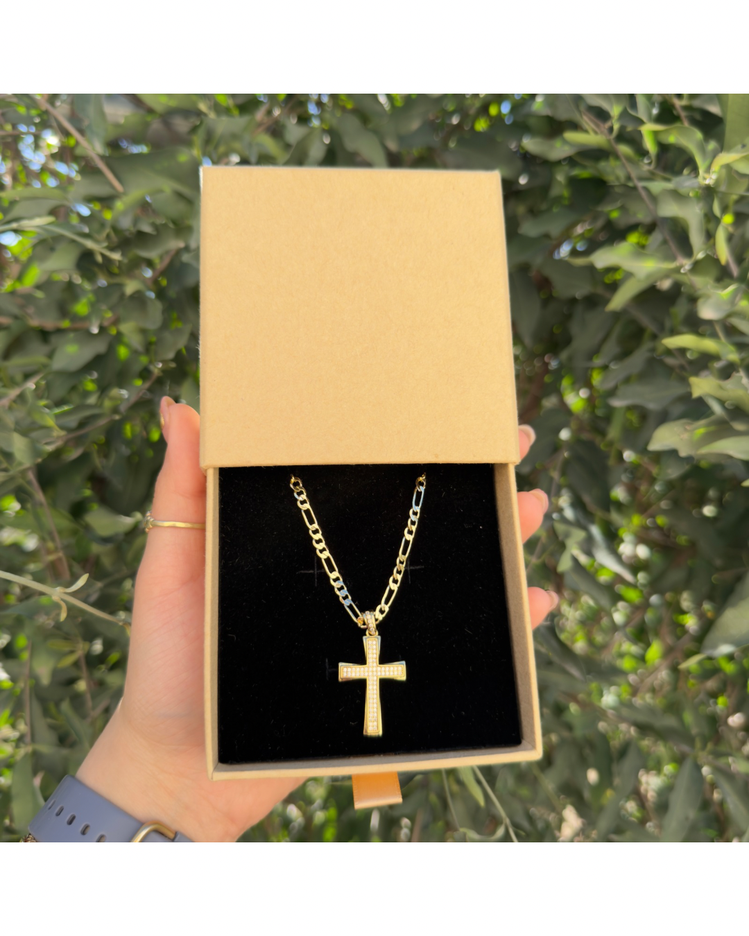 Cadena con dije de cruz✨🔥